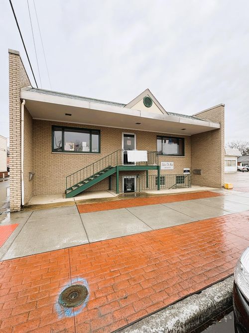 b-158 E Main St, Logan, OH, 43138-1387 | Card Image