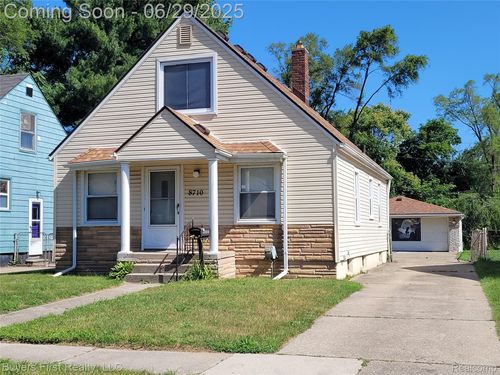 8710 Albany St, Oak Park, MI, 48237-2325 | Card Image