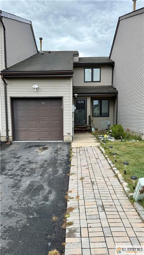16 Fir Ct, Flemington, NJ, 08822-3040 | Card Image