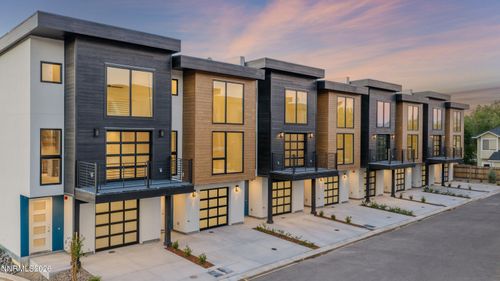 3826 Lakeside Dr, Reno, NV, 89509-8211 | Card Image
