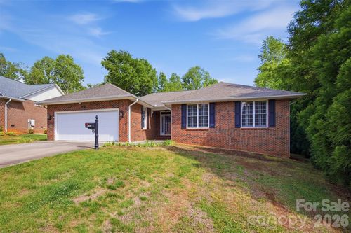 100 Crosscreek Dr, Morganton, NC, 28655-8061 | Card Image