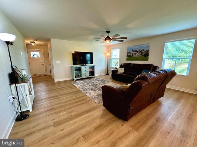 17 Perspective Pl, House other with 3 bedrooms, 3 bathrooms and null parking in HEDGESVILLE WV | Image 5