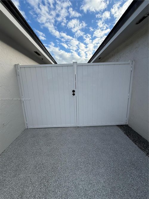 2658 W 74th Ter, Hialeah, FL, 33016-5431 | Card Image