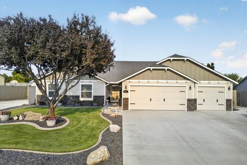 1902 Diamond Head Way, West Richland, WA, 99353-7827 | Card Image