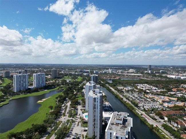 APT-1906 - 3675 N Country Club Dr, Condo with 2 bedrooms, 2 bathrooms and null parking in Aventura FL | Image 57