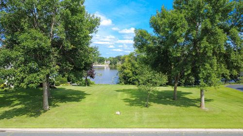 855 Otter St Sw, Hutchinson, MN, 55350-6747 | Card Image