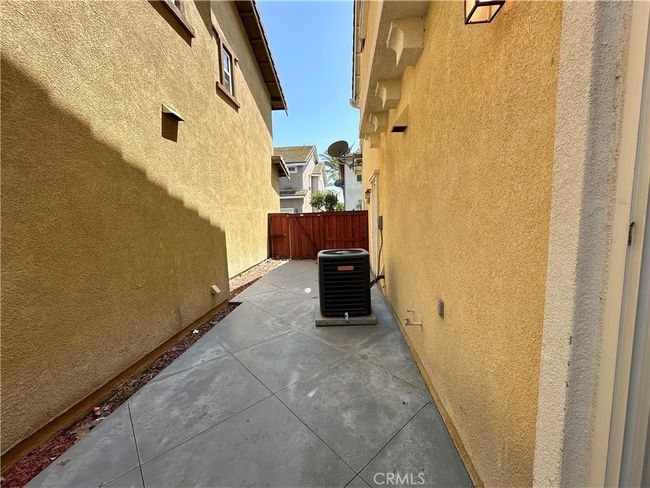 Side yard | Image 12