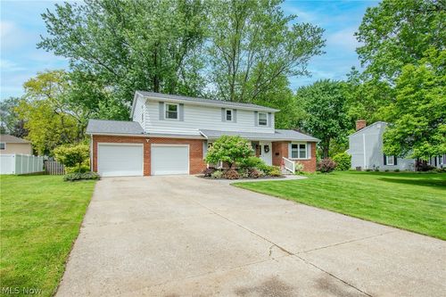 300 Tanglewood Trl, Wadsworth, OH, 44281-2355 | Card Image