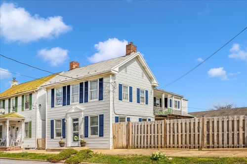2 N 2nd St, WOODSBORO, MD, 21798-8309 | Card Image