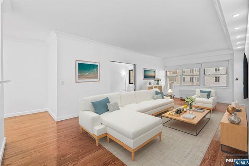 58 W 58th St, New York, NY, 10019-2502 | Card Image