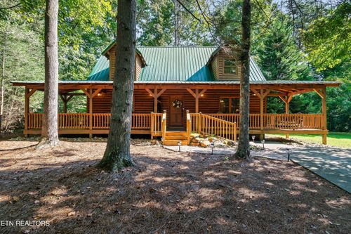 2126 Cub Cir, Sevierville, TN, 37862-7416 | Card Image