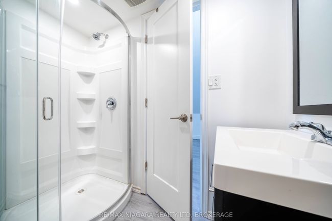 4749 Epworth Cir, House other with 4 bedrooms, 3 bathrooms and 4 parking in Niagara Falls ON | Image 35