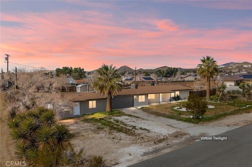 15944 Wintun Rd, Apple Valley, CA, 92307-2401 | Card Image