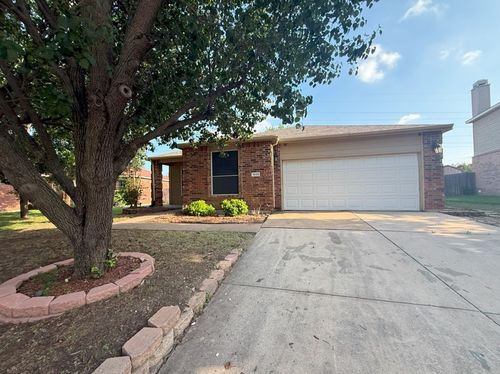 1025 Pullman Dr, Saginaw, TX, 76131-4931 | Card Image