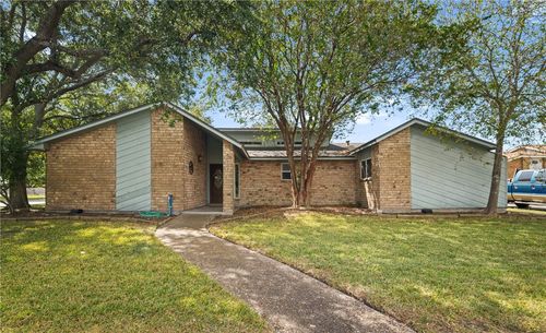 2001 Pecan Dr, Portland, TX, 78374-2916 | Card Image