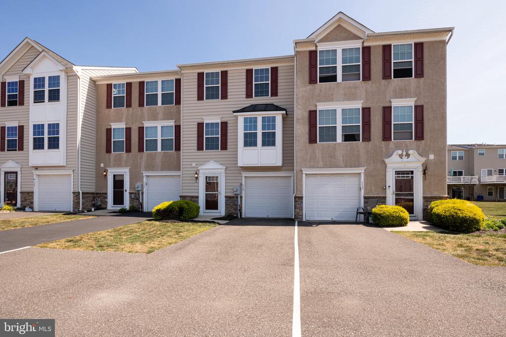 Sandpiper Ct, Gilbertsville, PA 19525