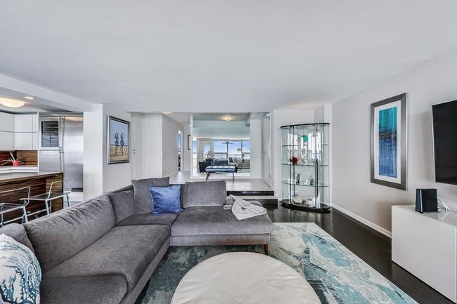 APT-28C - 5733 N Sheridan Rd, Home with 2 bedrooms, 2 bathrooms and 1 parking in Chicago IL | Image 11