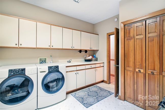 Washer and dryer convey. Look at all that storage!!! | Image 24