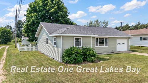 2209 12th Ave S, Escanaba, MI, 49829-2123 | Card Image