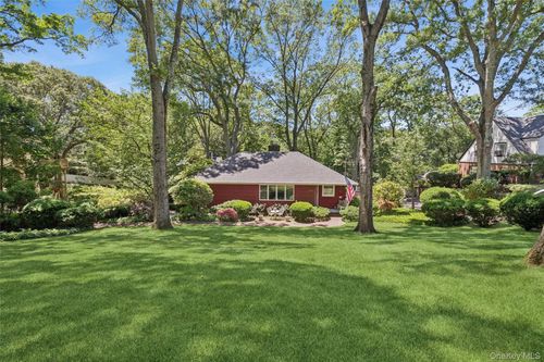 12 Regent Place, Huntington, NY, 11743 | Card Image
