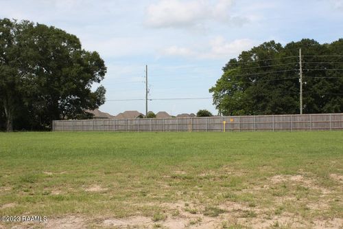 102 Cape Town Ave, Youngsville, LA, 70592-6871 | Card Image