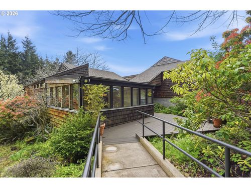 1310 Ingersoll St, Coos Bay, OR, 97420-1233 | Card Image