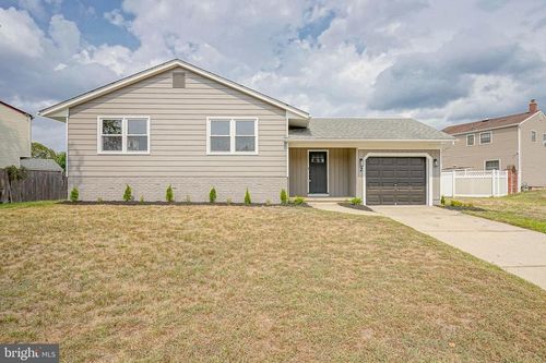 2 Spinning Wheel Ln, Clementon, NJ, 08021-5319 | Card Image