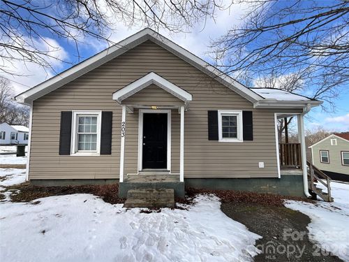 203 Circle Dr, Mount Airy, NC, 27030-4817 | Card Image