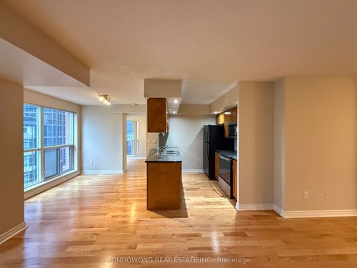819-270 Wellington St W, Toronto, ON, M5V3P5 | Card Image
