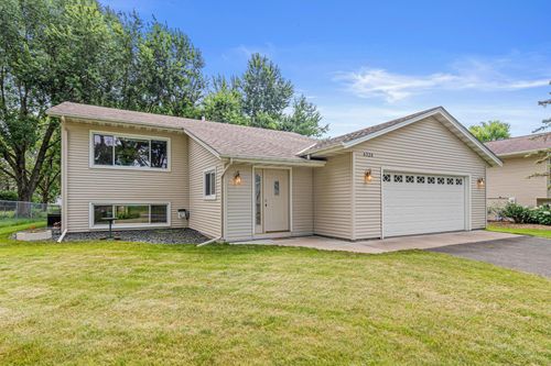 4326 Greenhaven Ct, Vadnais Heights, MN, 55127-8516 | Card Image