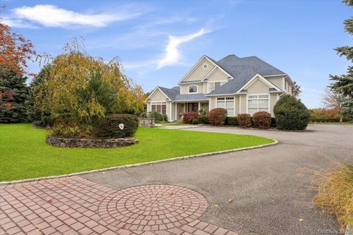 2995 Laurel Trl, Laurel, NY, 11948-1343 | Card Image