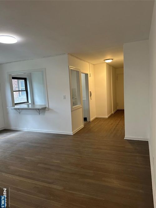 420 Fairview Ave, Fort Lee, NJ, 07024-3868 | Card Image
