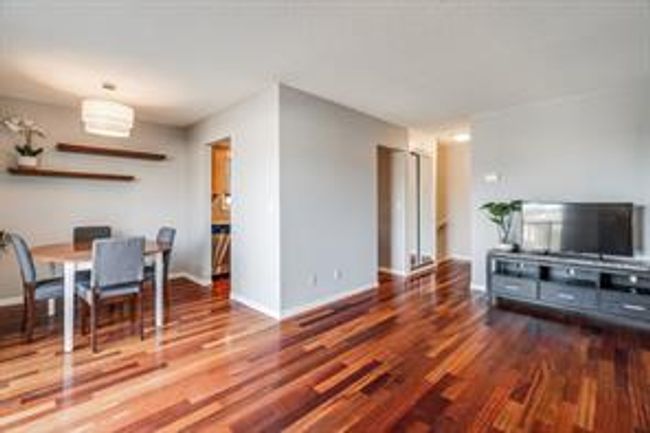 3 - 52 38a Ave Sw, Home with 2 bedrooms, 1 bathrooms and 1 parking in Calgary AB | Image 7