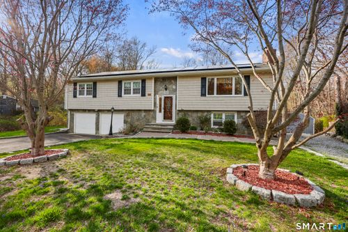 40 Winthrop Pl, Monroe, CT, 06468-2539 | Card Image