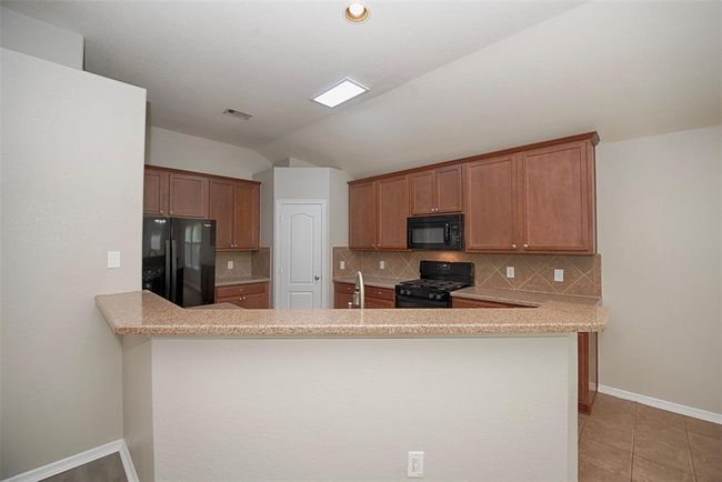 Kitchen provides great wrap around breakfast bar, perfect for your morning coffee or meals on the go. | Image 9