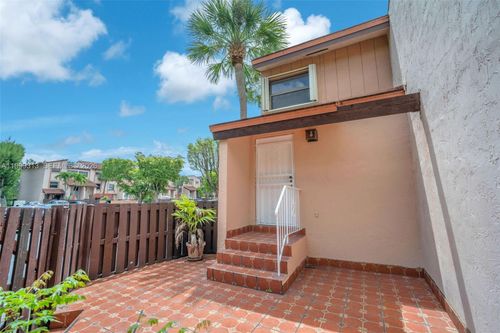 206-11-685 W Park Dr, Miami, FL, 33172-5358 | Card Image
