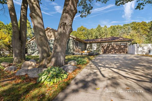 15777 Rannes St, Spring Lake, MI, 49456-2212 | Card Image