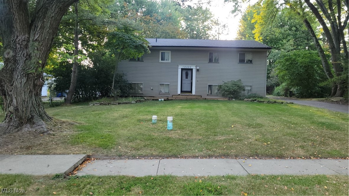Richards Dr, Strongsville, OH 44149