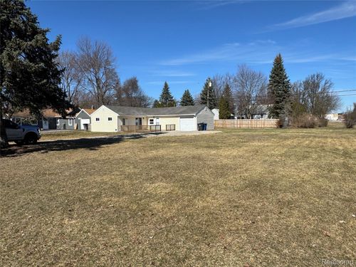 35230 Lewis St, Westland, MI, 48185-2152 | Card Image
