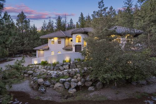 2279 Nw Putnam Rd, Bend, OR, 97703-5921 | Card Image