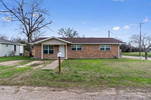 301 E 1st St, Rockdale, TX, 76567-3336 | Card Image