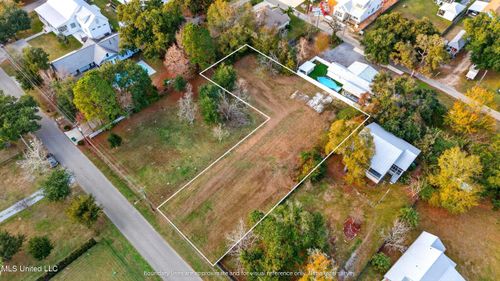 135 Saint Charles St, Bay Saint Louis, MS, 39520-4128 | Card Image