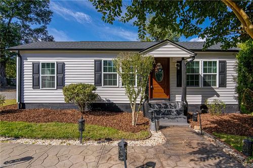 4090 Ogburn Ave, Winston Salem, NC, 27105-3710 | Card Image