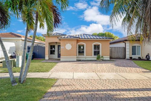 7978 Nw 200th St, Hialeah, FL, 33015-6394 | Card Image