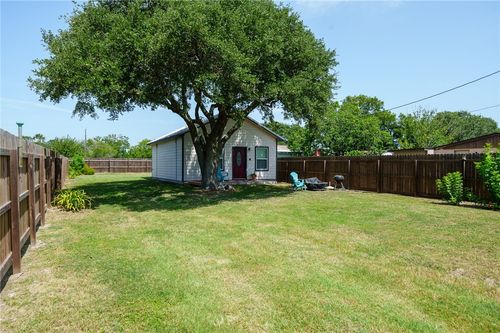 735 S Ann St, Rockport, TX, 78382-2421 | Card Image