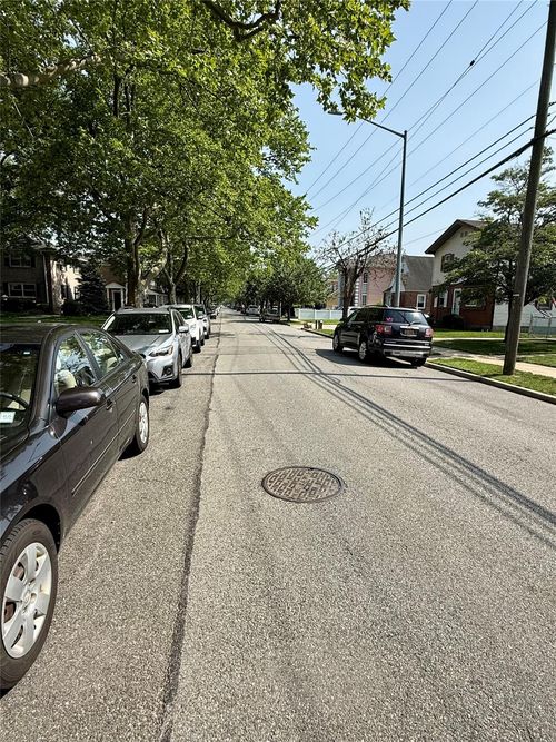 b-82 268th St, Glen Oaks, NY, 11004-1563 | Card Image