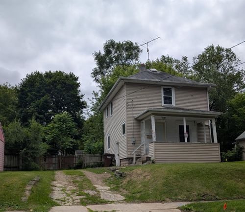 1913 Plymouth St, Jackson, MI, 49203-2071 | Card Image