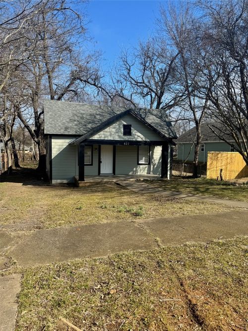 827 W Walker St, Denison, TX, 75020-2253 | Card Image