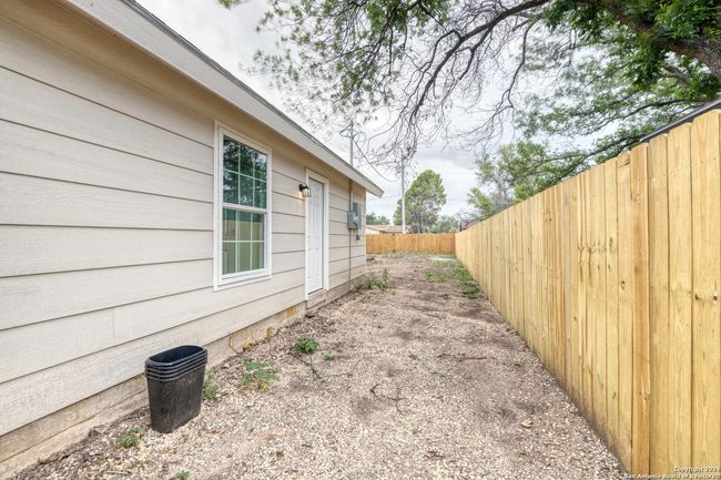 703 W Cargile St, House other with 3 bedrooms, 2 bathrooms and null parking in Uvalde TX | Image 19