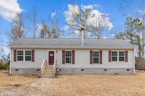 153 Country Club Ln, Newport, NC, 28570-6255 | Card Image